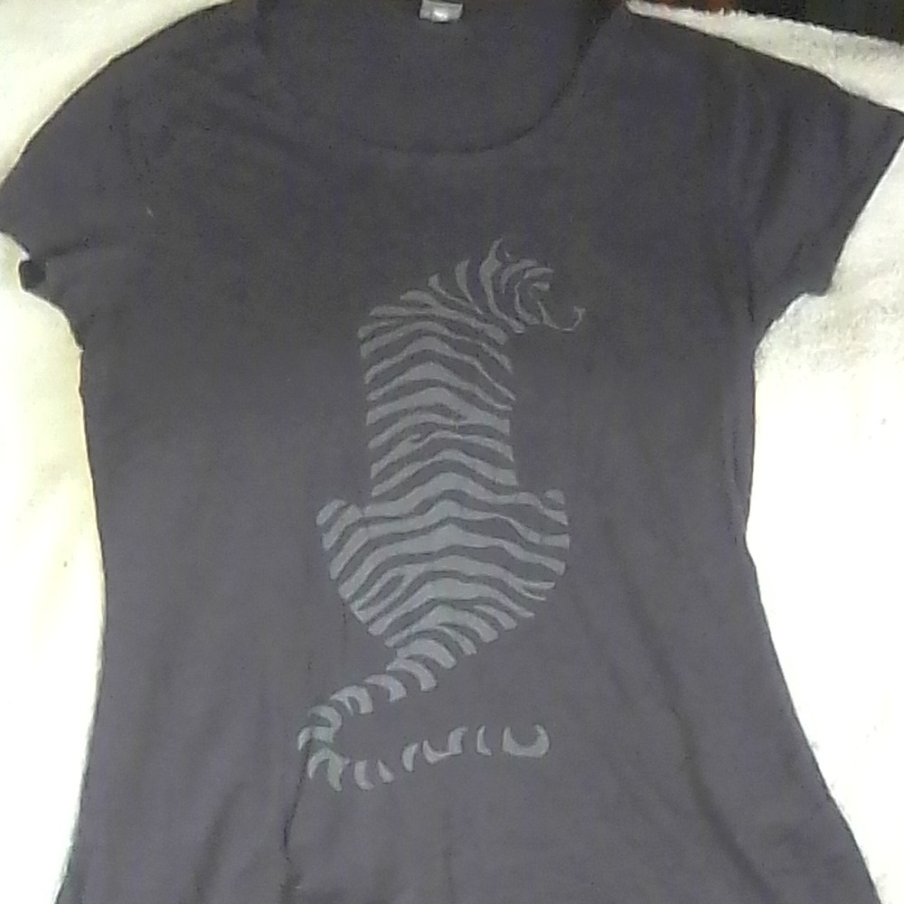 Onno size Medium EUC graphic tee